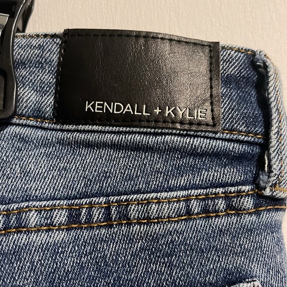 Kendall & Kylie Blue‎ Skinny Jeans with Distressed Details - Picture 3 of 5
